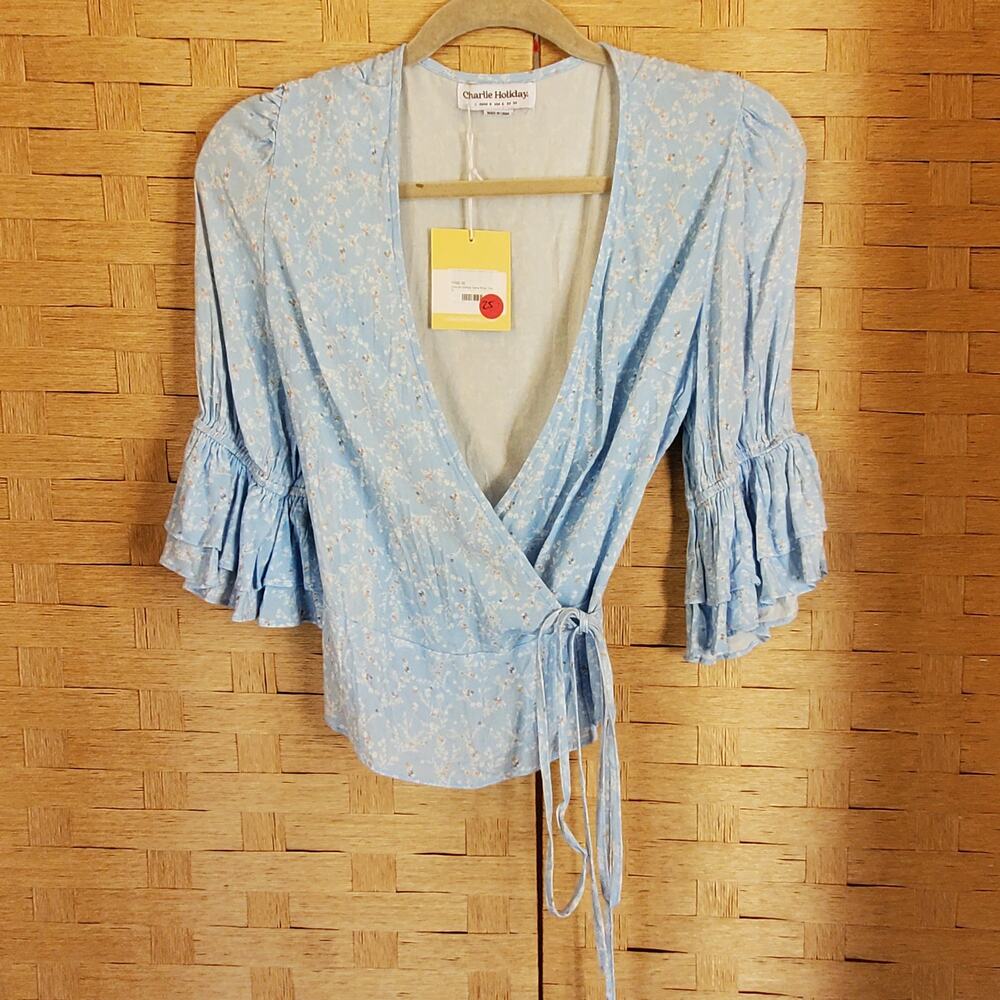 NEW Charlie Holiday. Wrap Top Size 4 Floral 3/4 Sleeve
